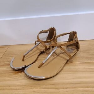 DV by Dolce Vita Tan Sandals Minimalist T-Strap Design